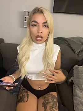 Snapshot of Natixrtt chatting on 09.18.25 Natixrtt online show from 09.18.25