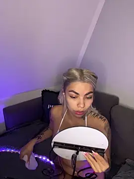 Snapshot of Natixrtt chatting on 09.30.25 Natixrtt online show from 09.30.25