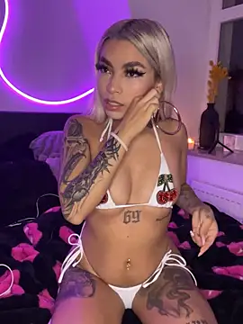 Snapshot of Natixrtt chatting on 10.15.25 Natixrtt online show from 10.15.25