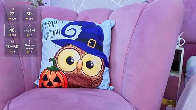 Snapshot of EmmyCortez chatting on 10.13.25 EmmyCortez online show from 10.13.25