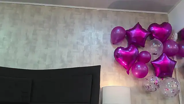 NahomyCarther online show from 02.15.26