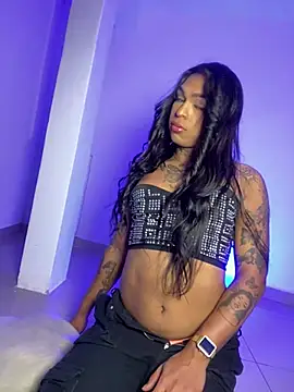 Snapshot of miamibitch chatting on 02.23.25 miamibitch online show from 02.23.25