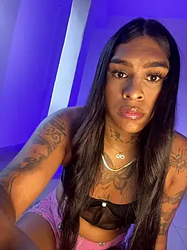 Snapshot of miamibitch chatting on 02.23.25 miamibitch online show from 02.23.25