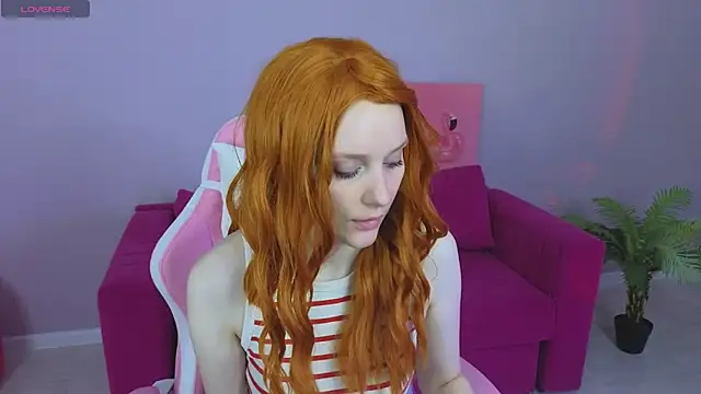 KristinMoore online show from 03.12.25