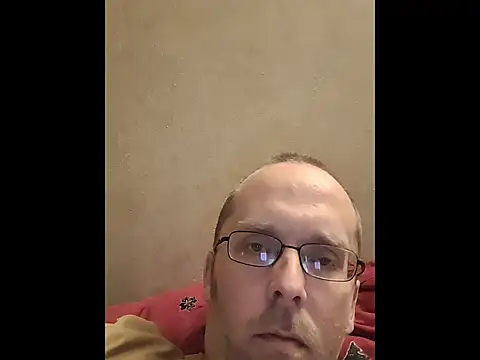 Snapshot of taterae chatting on 11.12.25 taterae online show from 11.12.25