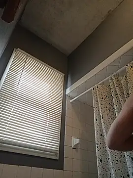 Snapshot of taterae chatting on 02.14.26 taterae online show from 02.14.26