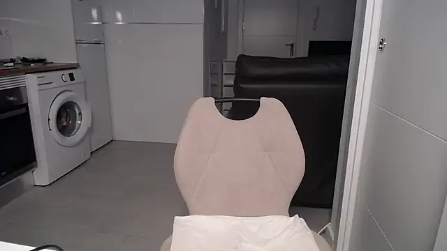 Snapshot of martins9 chatting on 04.15.26 martins9 online show from 04.15.26