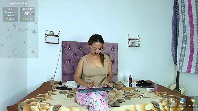 Snapshot of Rousemilf4u chatting on 06.15.26 Rousemilf4u online show from 06.15.26