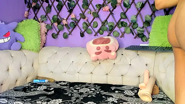 Snapshot of amydelahozgomez chatting on 09.13.25 amydelahozgomez online show from 09.13.25