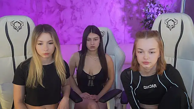 Snapshot of Elza_Dream chatting on 03.06.25 Elza Dream online show from 03.06.25