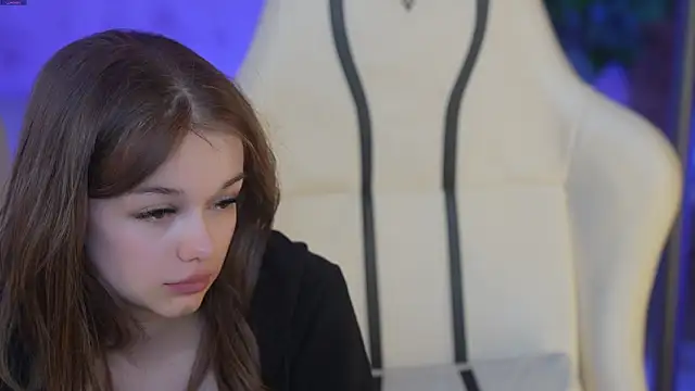 Snapshot of Elza_Dream chatting on 03.17.25 Elza Dream online show from 03.17.25