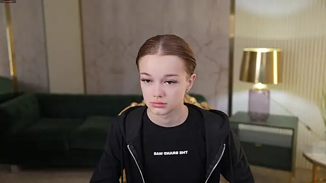 Snapshot of Elza_Dream chatting on 03.21.25 Elza Dream online show from 03.21.25