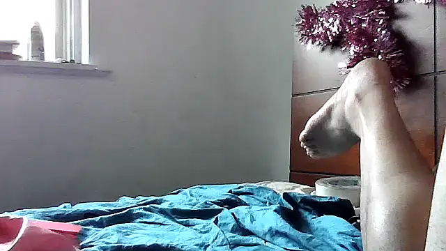 Snapshot of kinkyfag94 chatting on 12.21.25 kinkyfag94 online show from 12.21.25