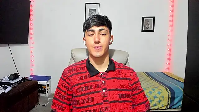 Snapshot of babymaik chatting on 10.15.25 babymaik online show from 10.15.25