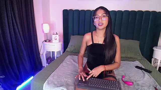 Snapshot of Tyla_Ks chatting on 02.27.25 Tyla Ks online show from 02.27.25