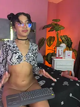 Snapshot of Tyla_Ks chatting on 03.21.25 Tyla Ks online show from 03.21.25