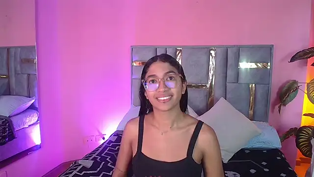 Snapshot of Tyla_Ks chatting on 03.22.25 Tyla Ks online show from 03.22.25