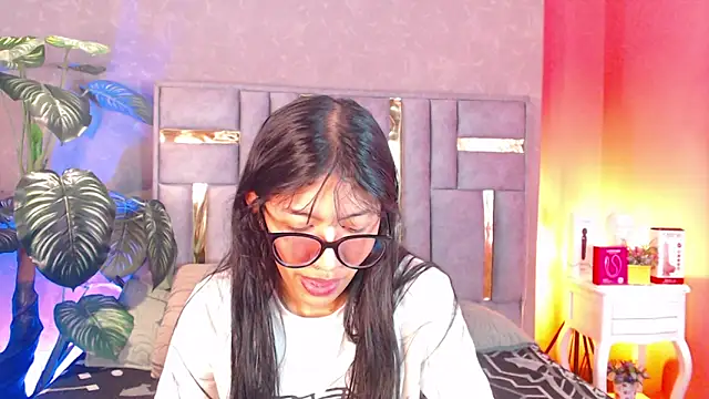Snapshot of Tyla_Ks chatting on 09.24.25 Tyla Ks online show from 09.24.25