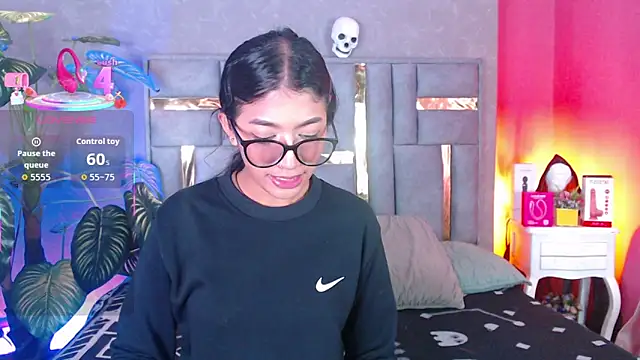 Snapshot of Tyla_Ks chatting on 10.15.25 Tyla Ks online show from 10.15.25