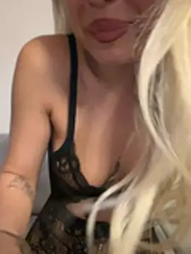 Snapshot of laraaaaaa chatting on 06.15.26 laraaaaaa online show from 06.15.26