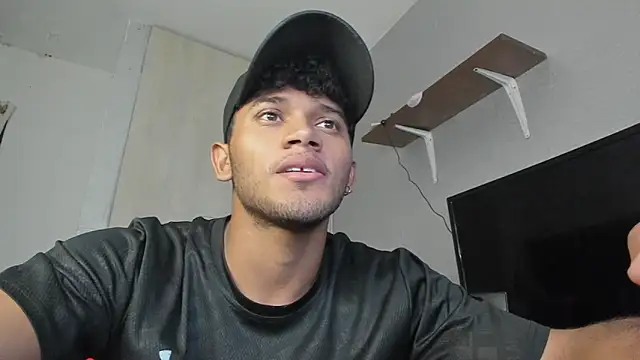 Snapshot of Fox2evans chatting on 02.21.26 Fox2evans online show from 02.21.26