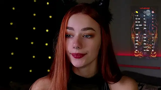 Snapshot of EmilaMills chatting on 10.31.25 EmilaMills online show from 10.31.25