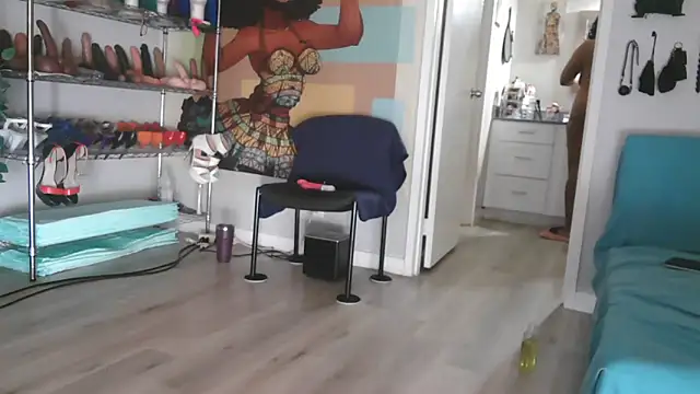 Snapshot of Queenanitadix chatting on 10.15.25 Queenanitadix online show from 10.15.25