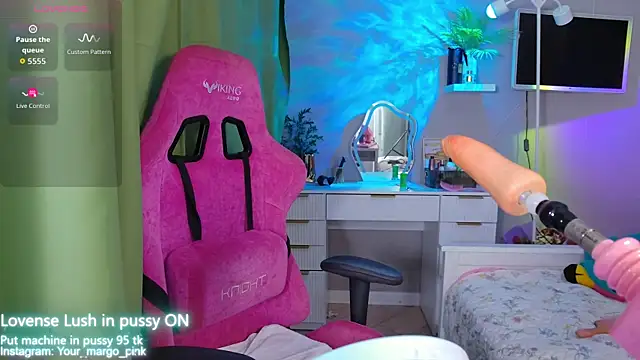 Snapshot of Margony chatting on 10.05.25 Margony online show from 10.05.25