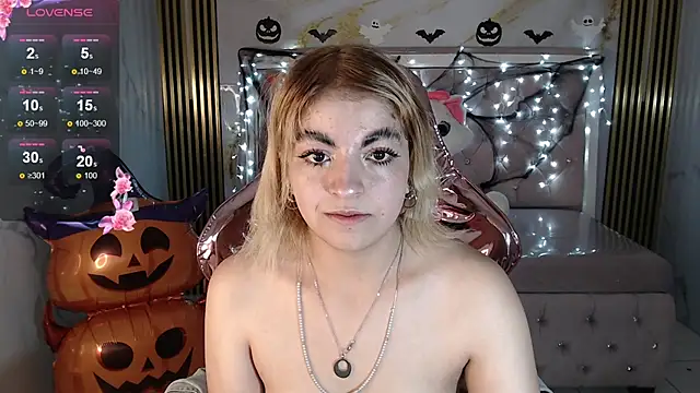 Snapshot of lili_conor_s chatting on 10.04.25 lili conor s online show from 10.04.25