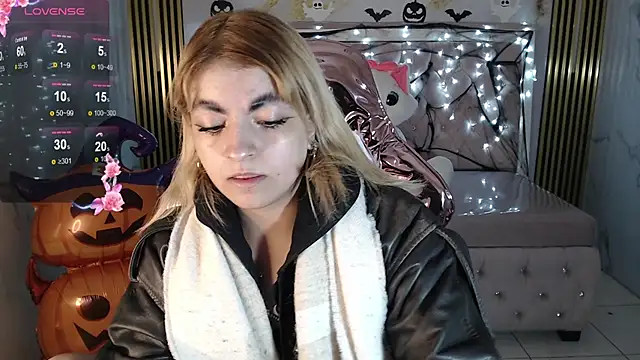 Snapshot of lili_conor_s chatting on 10.08.25 lili conor s online show from 10.08.25