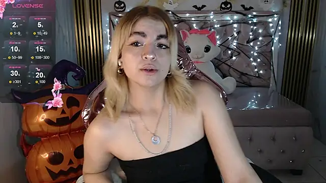 Snapshot of lili_conor_s chatting on 10.10.25 lili conor s online show from 10.10.25