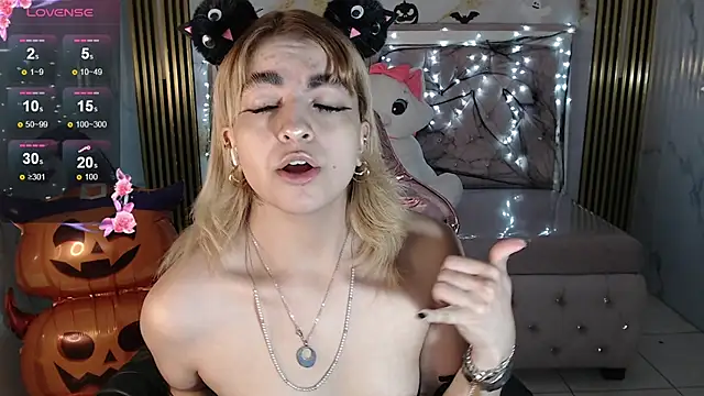 Snapshot of lili_conor_s chatting on 10.11.25 lili conor s online show from 10.11.25