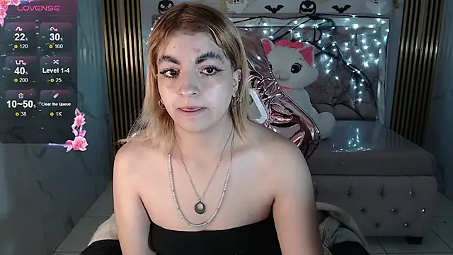 Snapshot of lili_conor_s chatting on 10.15.25 lili conor s online show from 10.15.25