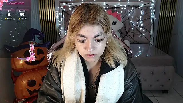 Snapshot of lili_conor_s chatting on 10.23.25 lili conor s online show from 10.23.25