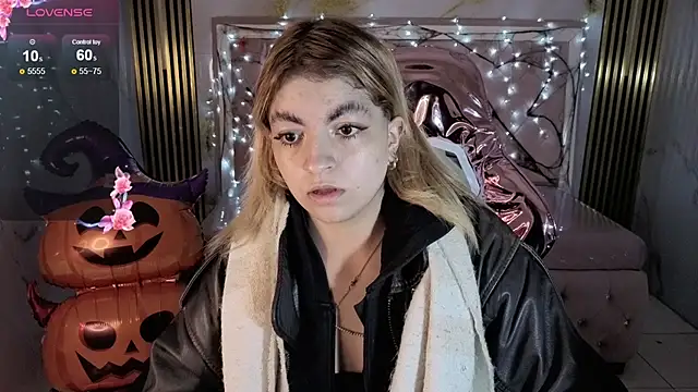 Snapshot of lili_conor_s chatting on 10.28.25 lili conor s online show from 10.28.25