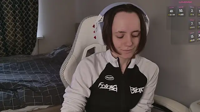 Luna Loveee online show from 04.09.26