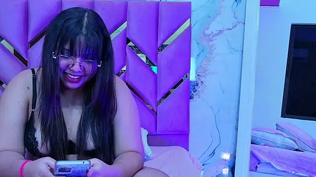 innocenthazel online show from 12.02.25