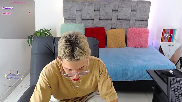 skinny bigcock02 online show from 12.03.25