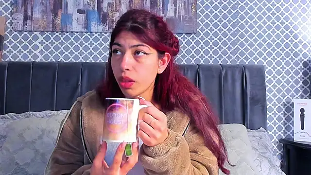 Snapshot of Cassie_bloom chatting on 02.26.25 Cassie bloom online show from 02.26.25