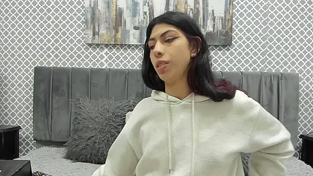 Snapshot of Cassie_bloom chatting on 10.18.25 Cassie bloom online show from 10.18.25