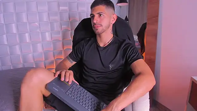 AlejandroStormm online show from 11.21.25