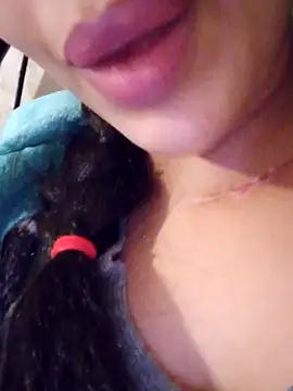 Snapshot of Sexlove1xo chatting on 11.21.25 Sexlove1xo online show from 11.21.25