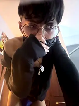 Snapshot of twinkperu18 chatting on 10.26.25 twinkperu18 online show from 10.26.25