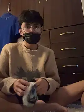 Snapshot of twinkperu18 chatting on 10.28.25 twinkperu18 online show from 10.28.25