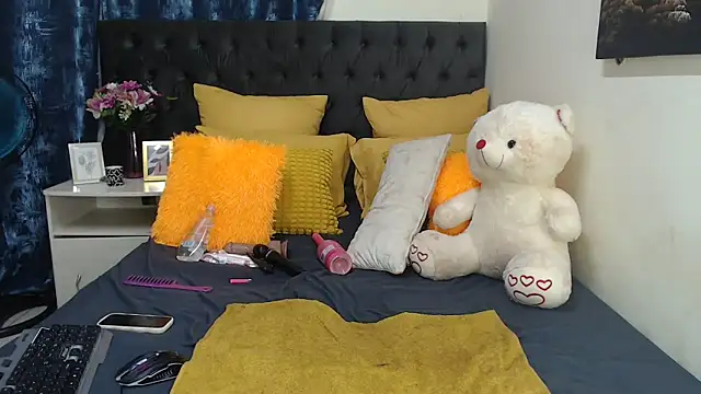 Snapshot of TheDramadoll chatting on 09.17.25 TheDramadoll online show from 09.17.25