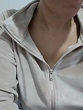 Snapshot of BUSE8821 chatting on 10.16.25 BUSE8821 online show from 10.16.25