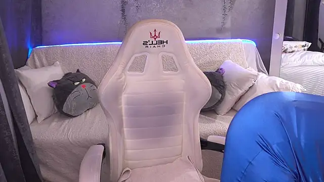 LilyFoxyy online show from 11.27.25