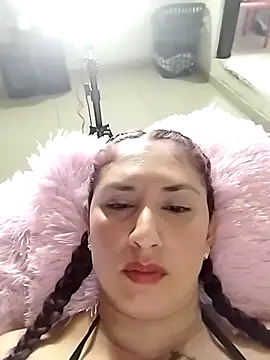 Megan-01- online show from 03.05.25