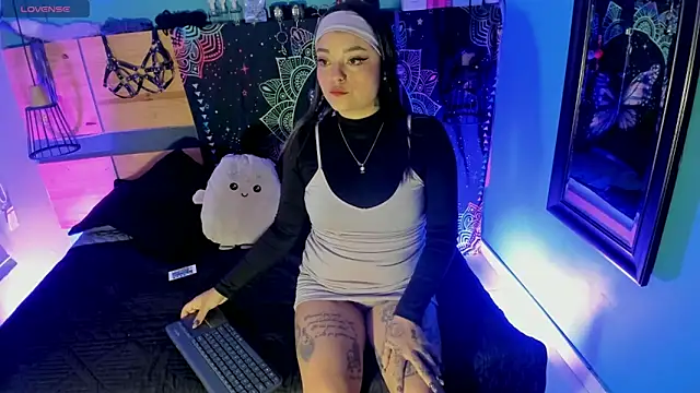 Snapshot of ChloeAllennn chatting on 04.23.26 ChloeAllennn online show from 04.23.26