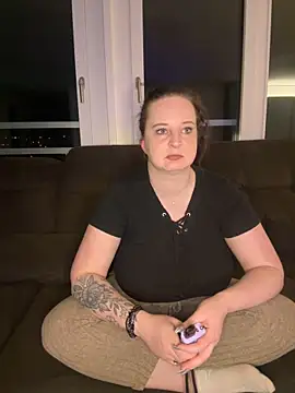 Snapshot of curvy_eina chatting on 03.07.25 curvy eina online show from 03.07.25